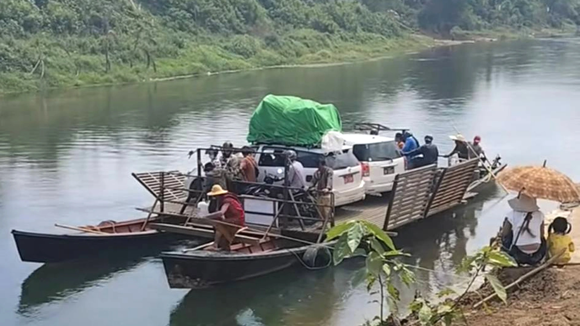 သီပေါ ဇတ်ကူးဆိပ်မှ စက်လှေကြိုးပြတ် ကားရေထဲမျောပါသွားရာ ခရီးသည်(၅)ဦးသေဆုံး