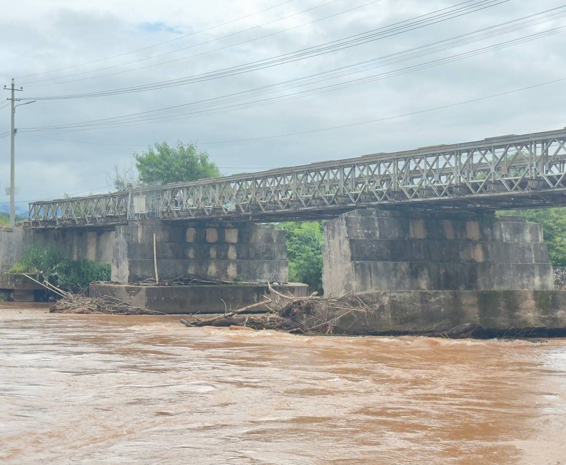 မိုင်းဖြတ်မြို့မှာ သာယာအေးတံတားအောက်ခြေ ကွန်ကရစ်တိုင် ပိုမိုယိုင်လာနေလို့ ဒေသခံများ သွားလာရေးအန္တရာယ် စိုးရိမ်နေရ