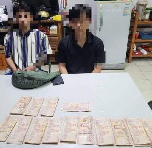 ထိုင်းနိုင်ငံမယ်ဆိုင်မြို့က ATM ရှေမှာ ဘတ် (၁၇၀,၀၀၀) ငွေကြေးလွှဲပြောင်းနေသူတွေကို ရဲတပ်ဖွဲ့သိမ်းဆည်းစစ်ဆေး