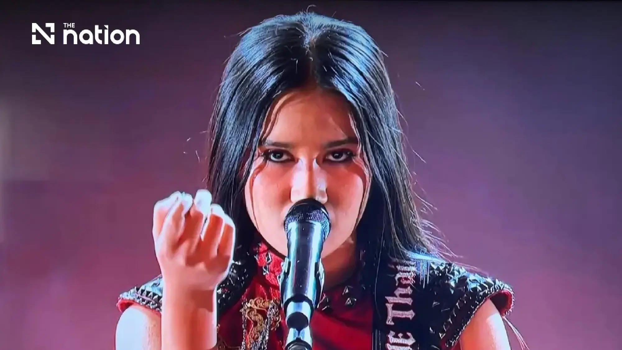 ထိုင်းနိုင်ငံ ဖူးခက်ကျွန်းက အမျိုးသမီး Rock အဆိုတော် နေနေ ရွိုင်ယယ် ‘Seven Nation Army’ သီချင်းနဲ့ American Got Talent ပြိုင်ပွဲမှာ သရဖူဆောင်းပြီး ဒေါ်လာ ၁ သန်းကျော်ရရှိ